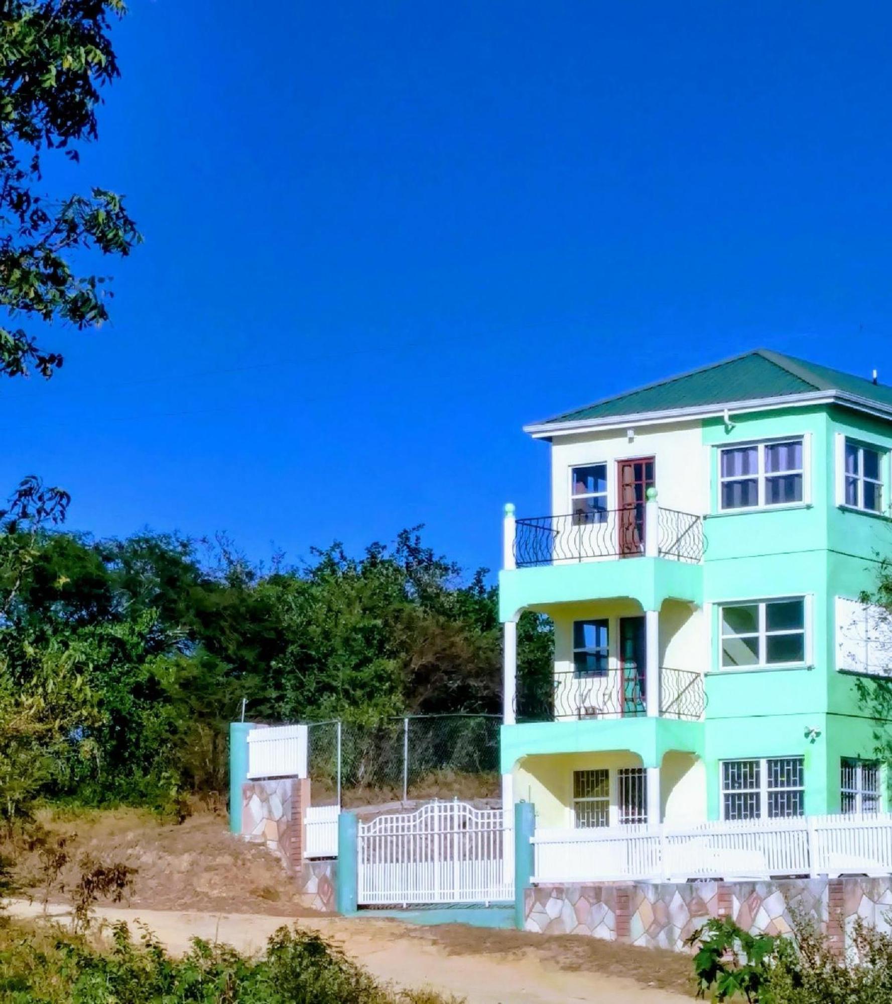 Zeus Estate Guesthouse St. John's Exterior photo